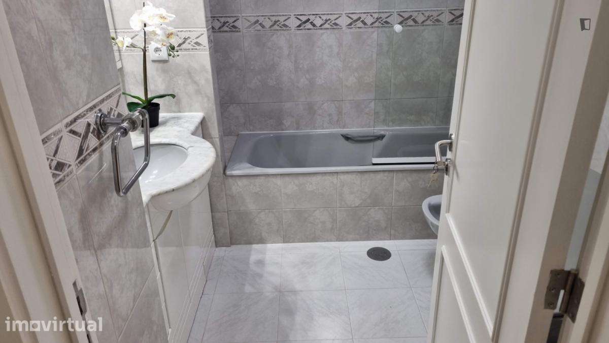 Quarto - localizado em Senhora da Hora Porto - Grande imagem: 4/11