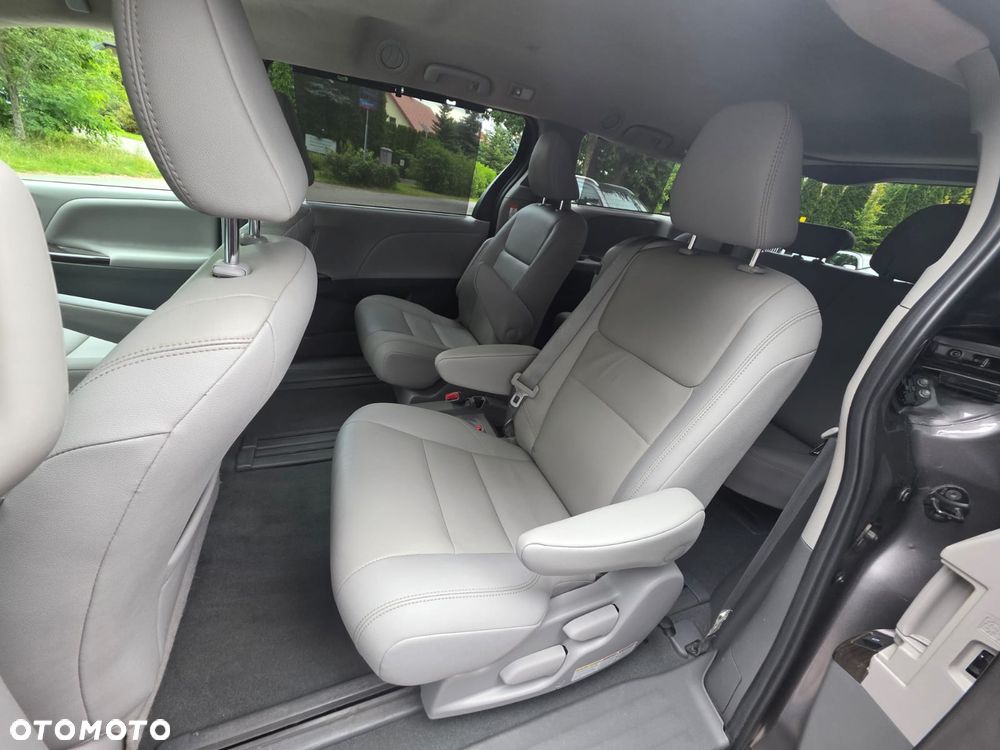 Toyota Sienna - 22