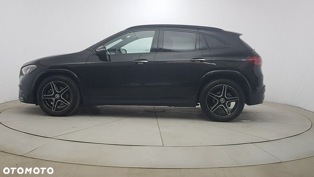 Mercedes-Benz GLA - 4