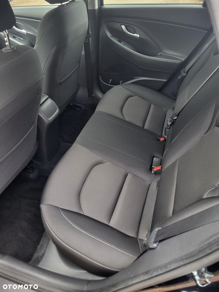 Hyundai i30 blue Kombi 1.6 CRDi YES Gold - 10