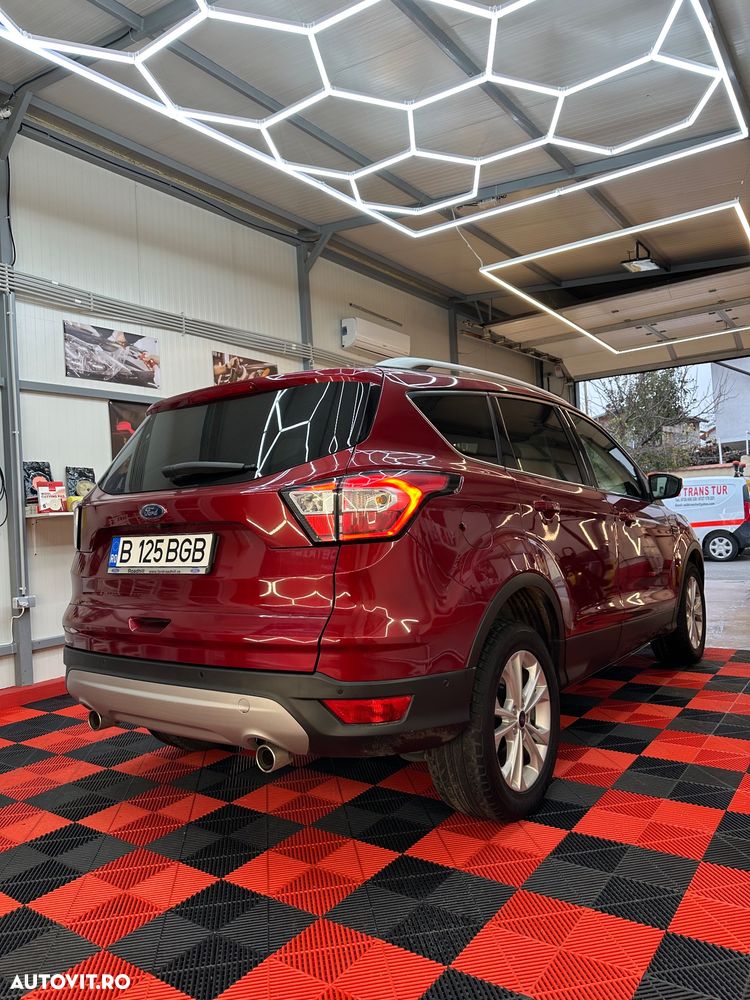 Ford Kuga 2.0 TDCi 4WD Powershift Titanium - 4