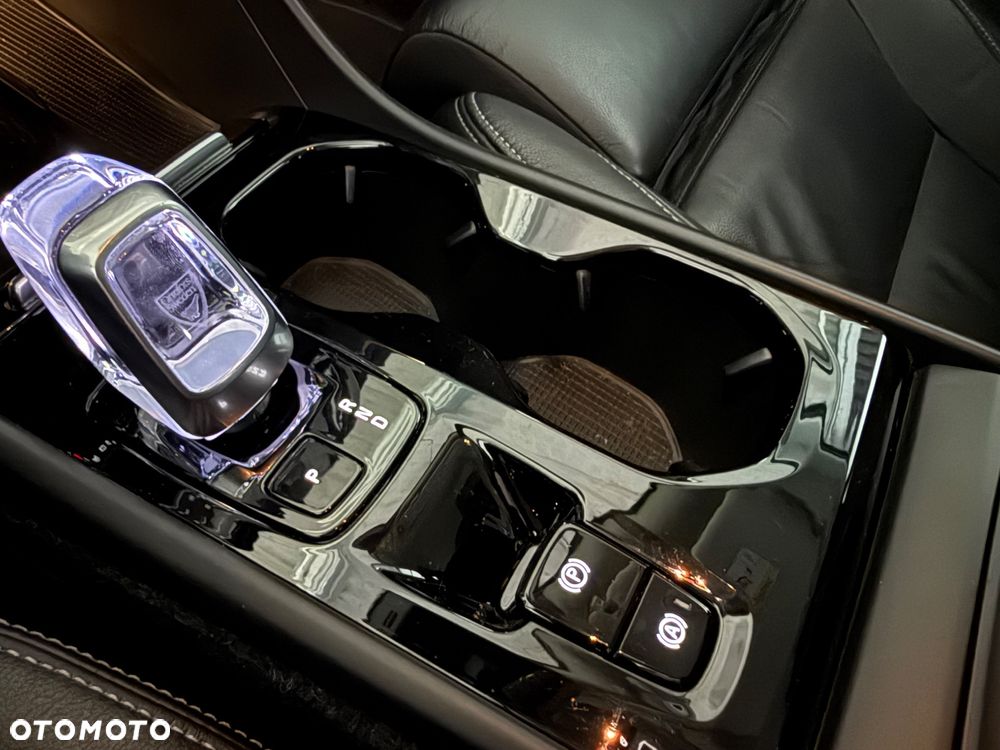Volvo XC 40 B3 B DKG Plus Dark - 32