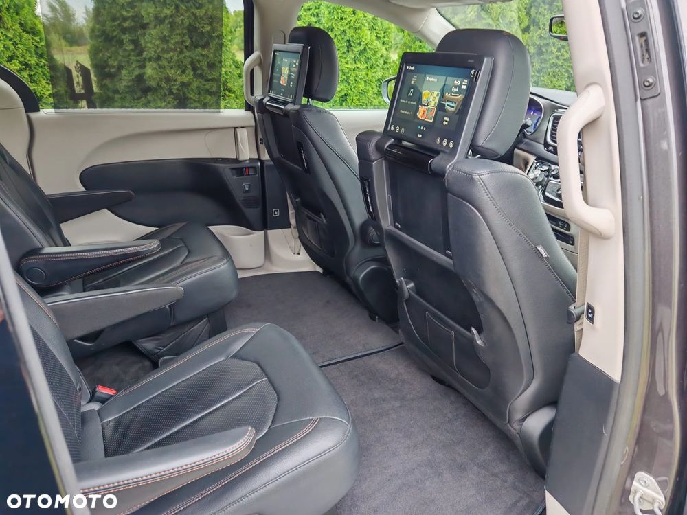 Chrysler Pacifica - 15