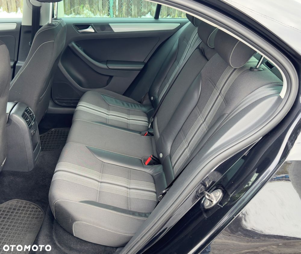 Volkswagen Jetta 1.6 TDI Blue Motion Technology Match - 12