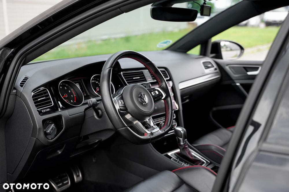 Volkswagen Golf - 12