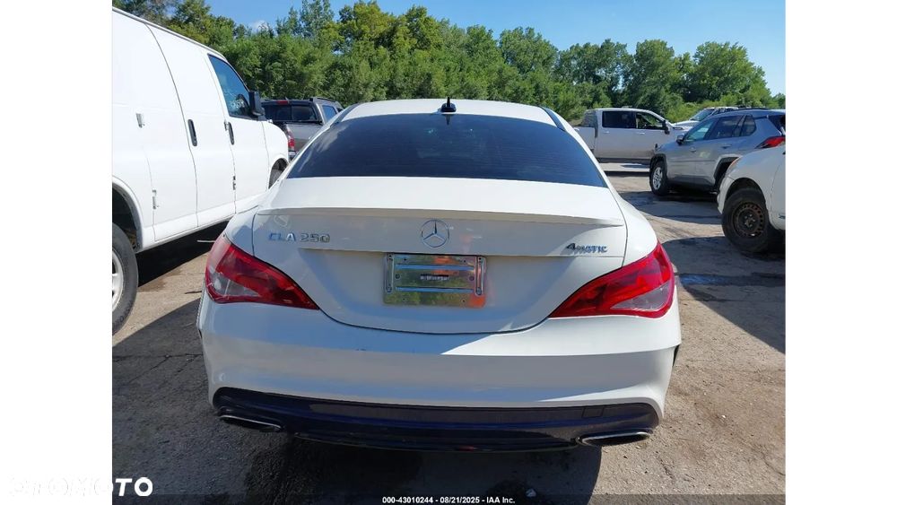 Mercedes-Benz CLA 250 4Matic 7G-DCT - 8