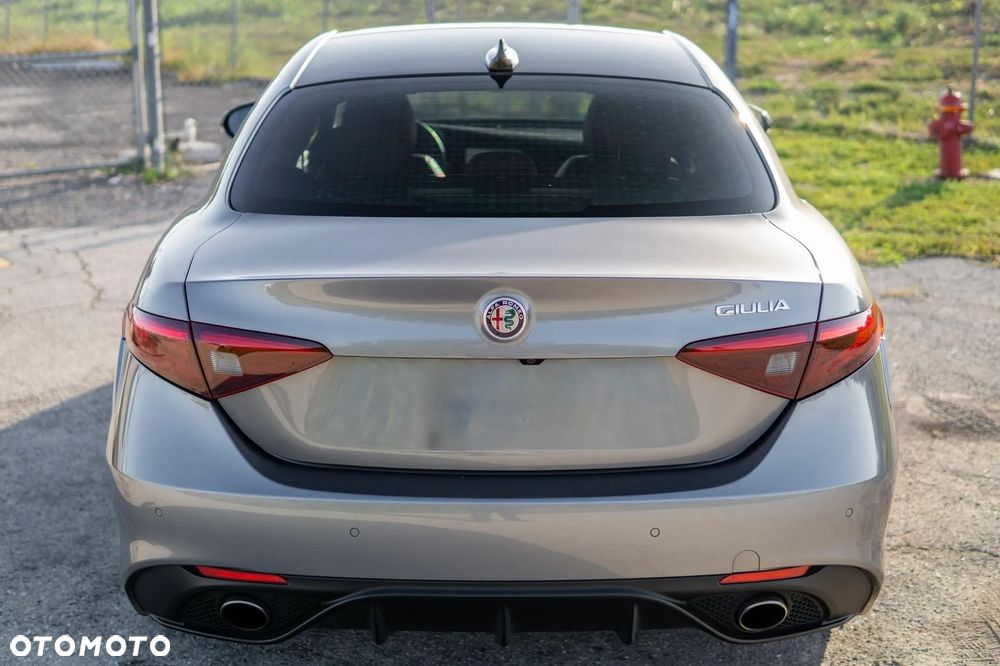 Alfa Romeo Giulia 2.0 Turbo 16V AT8-Q4 Veloce Ti - 5
