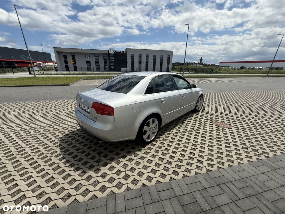 Audi A4 Limousine - 3