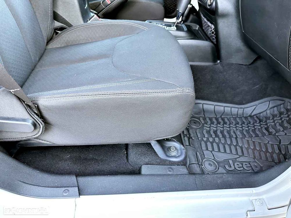 Jeep Wrangler Unlimited - 26