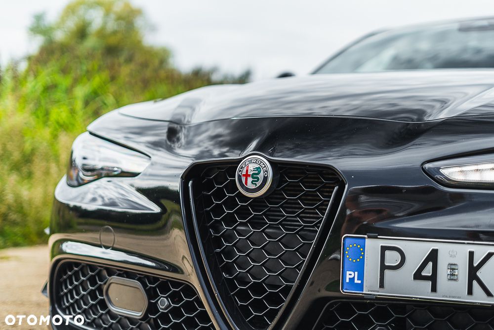 Alfa Romeo Giulia 2.0 Turbo 16V AT8-Q4 Veloce - 11