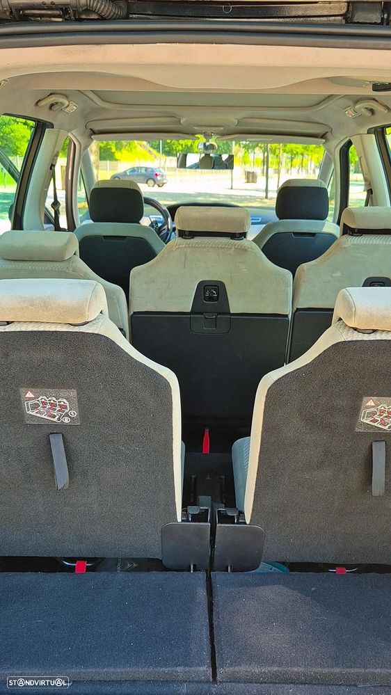 Citroën C4 Grand Picasso 1.6 HDi FAP 7L Exclusive - 17
