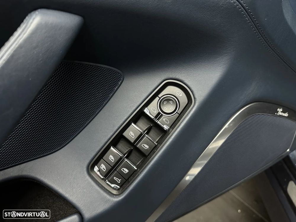 Porsche Panamera Turbo PDK - 32
