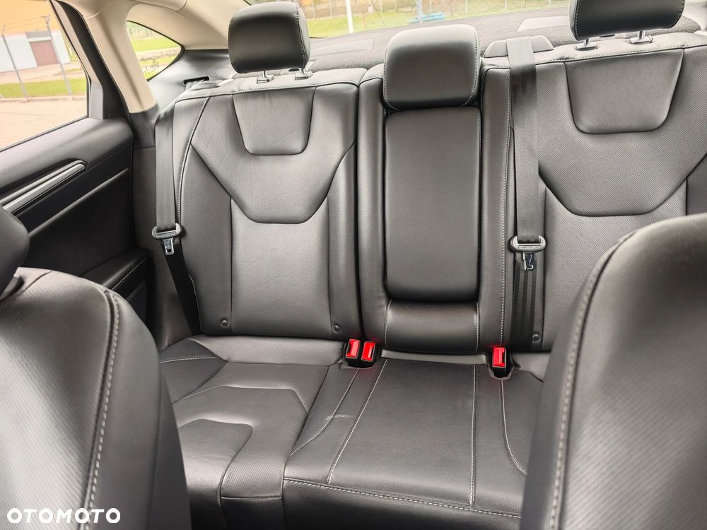Ford Fusion 2.0 EcoBoost Titanium - 14