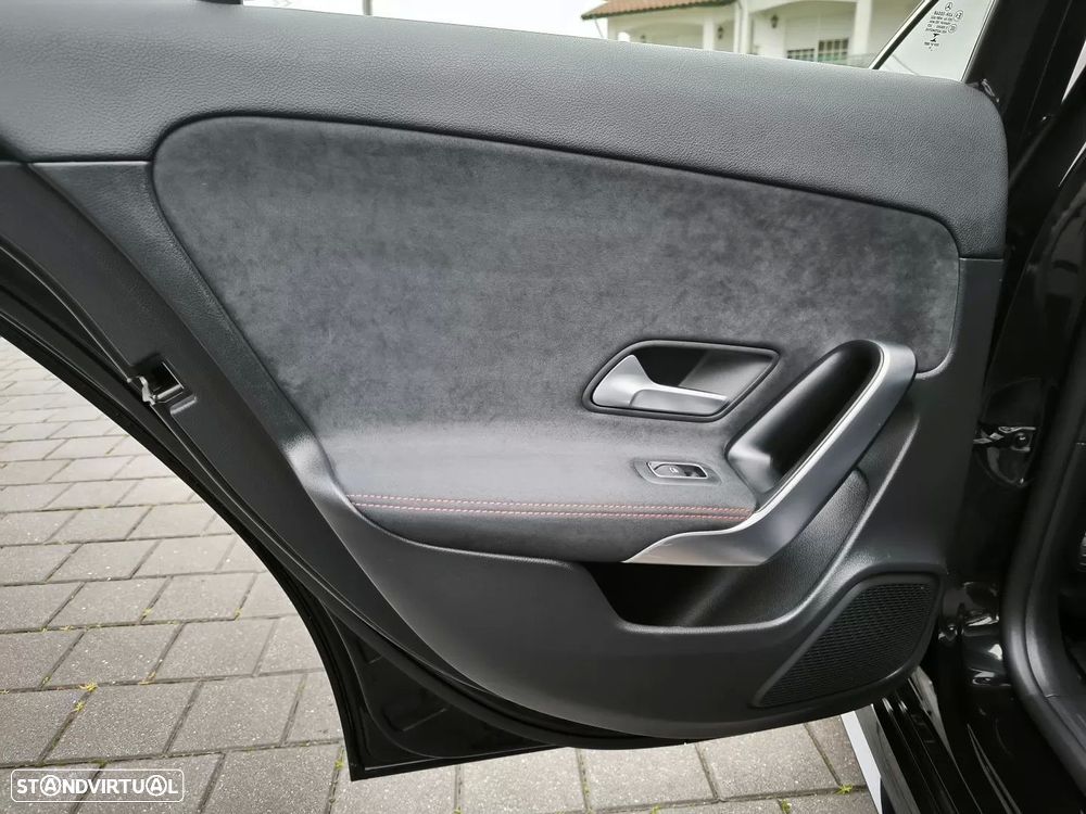 Mercedes-Benz A 180 d AMG Line - 48