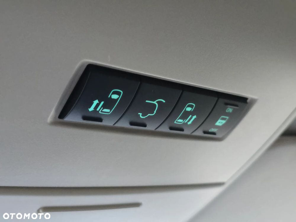 Chrysler Grand Voyager - 29
