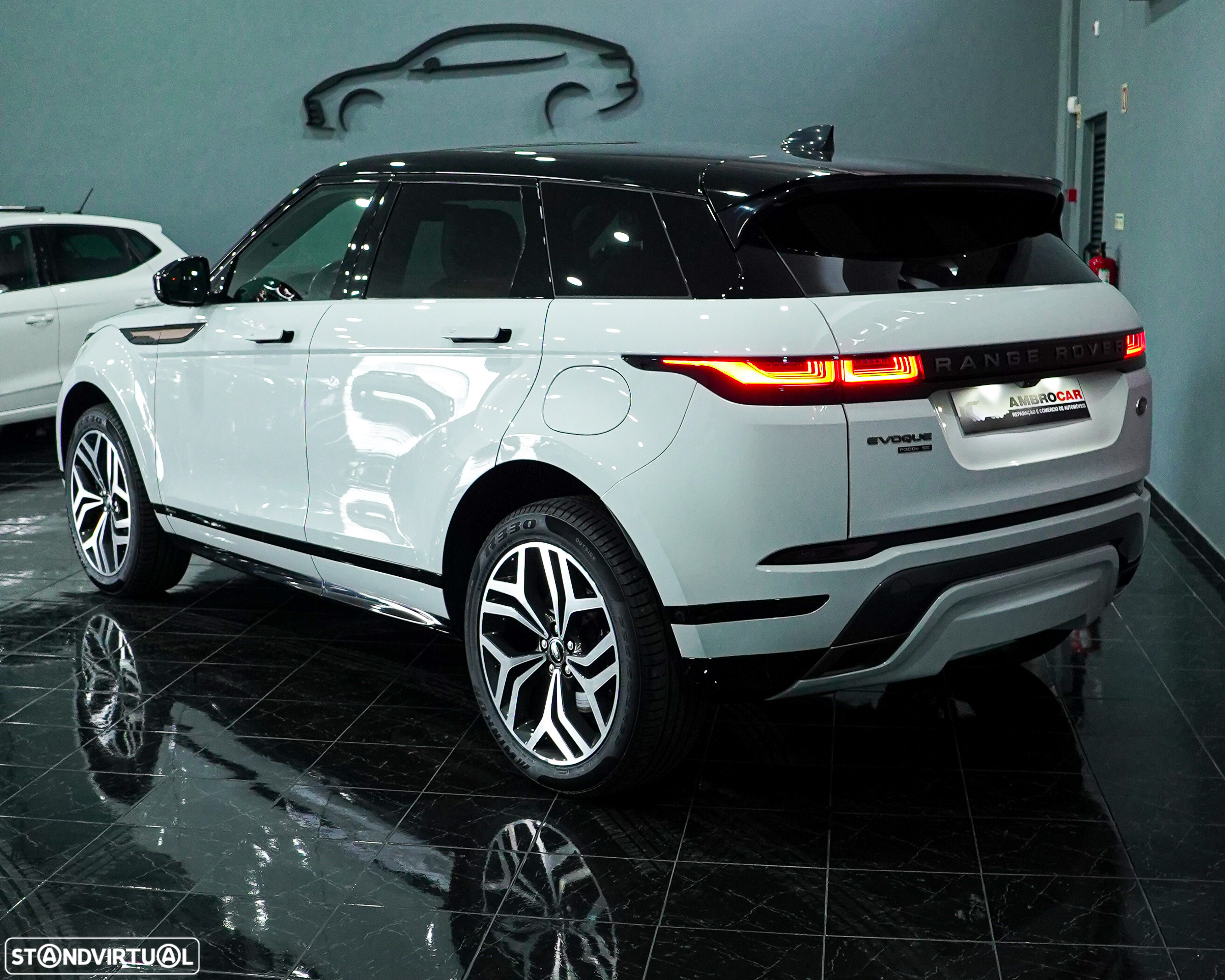Land Rover Range Rover Evoque 1.5 P300e AWD R-Dynamic SE Auto - 4