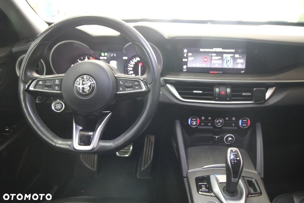 Alfa Romeo Stelvio 2.2 JTDM TI Q4 - 12