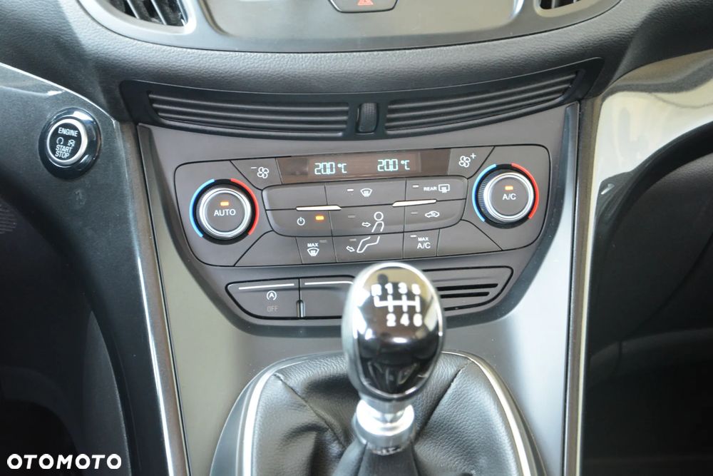 Ford Kuga 2.0 TDCi 2x4 Titanium - 20