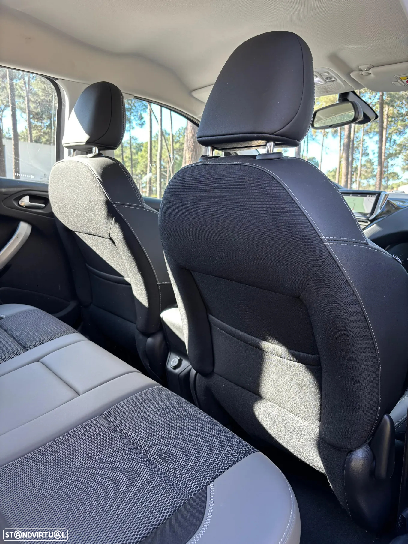 Peugeot 2008 1.2 PureTech Allure EAT6 - 10