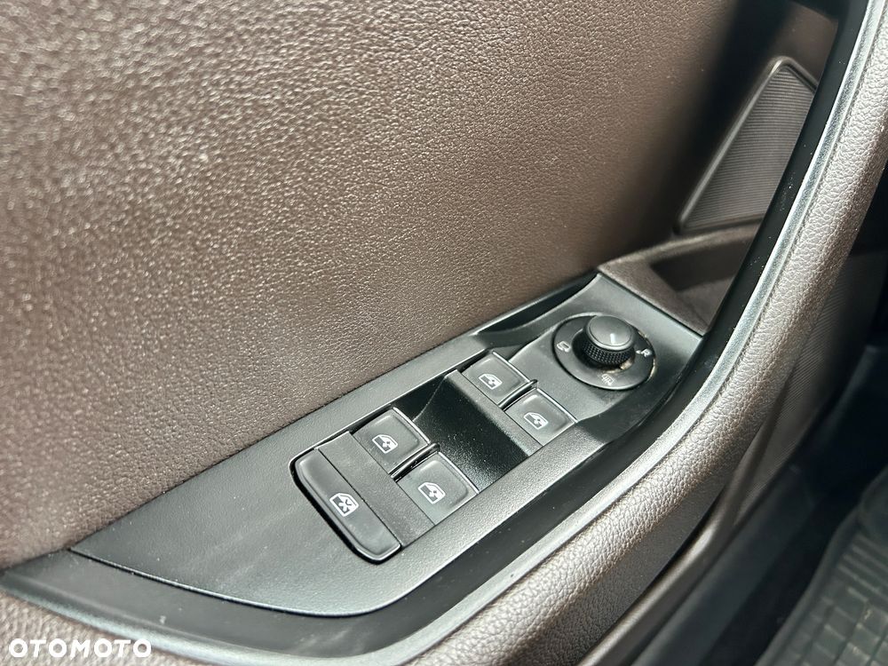 Skoda Superb 2.0 TDI L&K DSG - 25