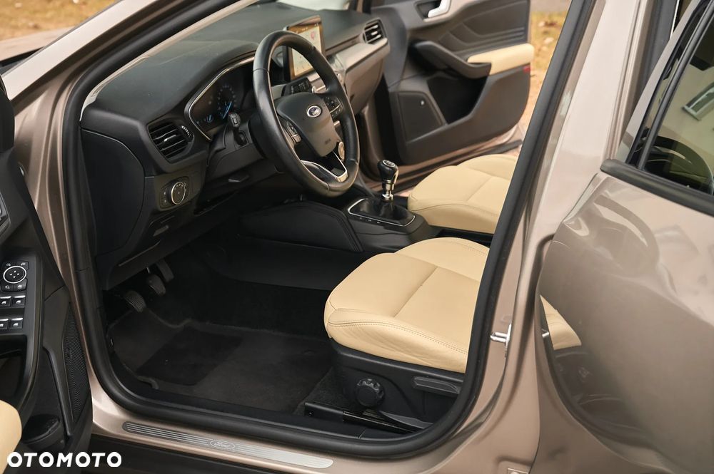 Ford Focus 1.5 EcoBlue Start-Stopp-System TITANIUM DESIGN - 25