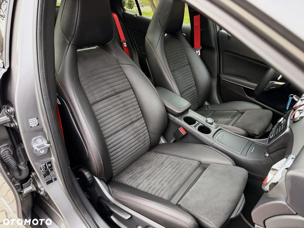 Mercedes-Benz GLA 200 7G-DCT AMG Line - 18