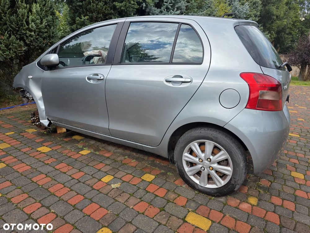 Toyota Yaris 1.3 VVT-i Sol - 3