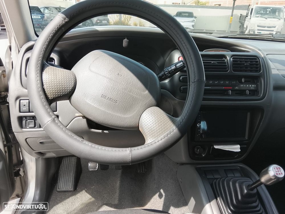 Suzuki Grand Vitara Metal Top 2.0 TDi - 8