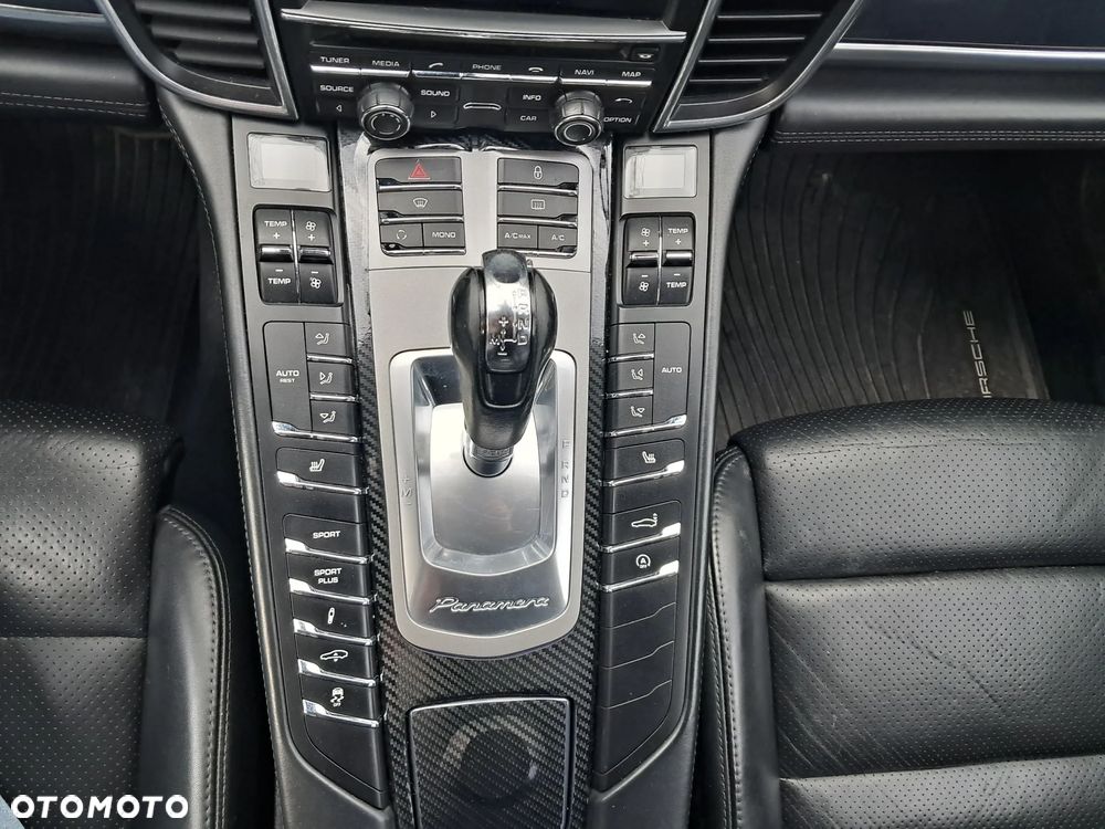 Porsche Panamera 4 PDK - 24