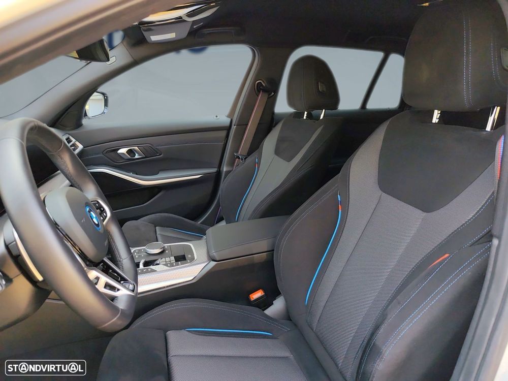 BMW 330 e Pack Desportivo M Pro Auto - 11