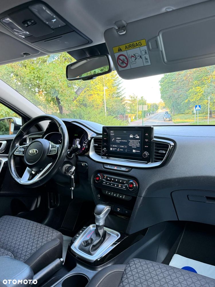 Kia Ceed - 32