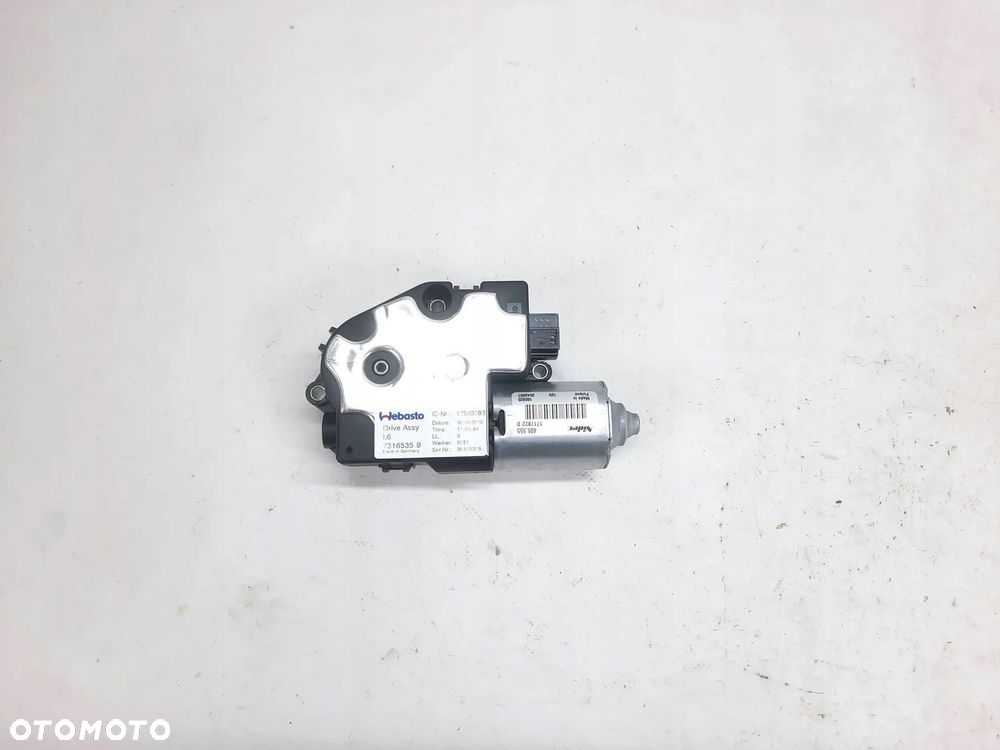 SILNIK SILNICZEK SZYBERDACHU BMW 5 G30 G31 7316535