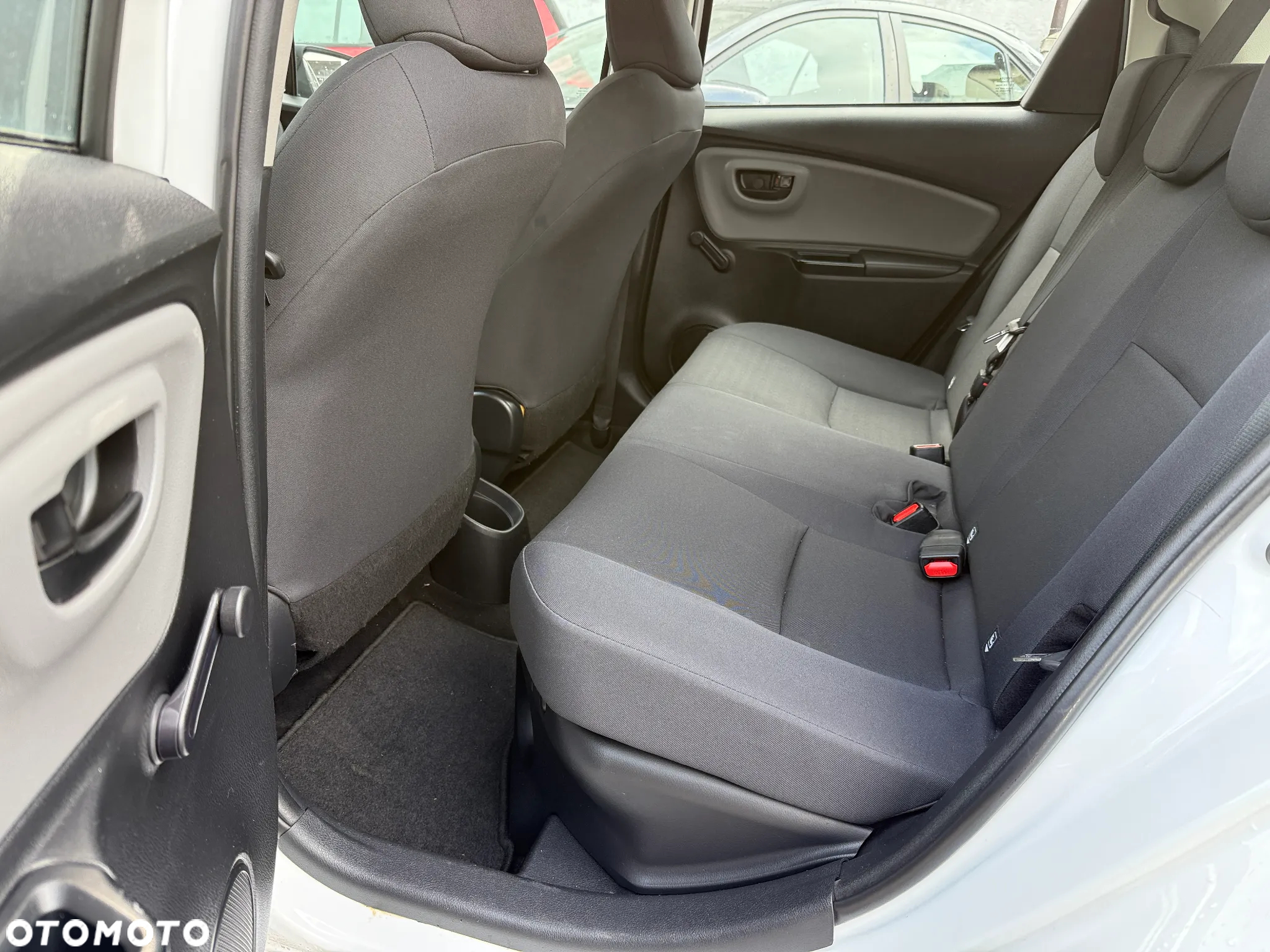 Toyota Yaris Hybrid 100 Active - 11