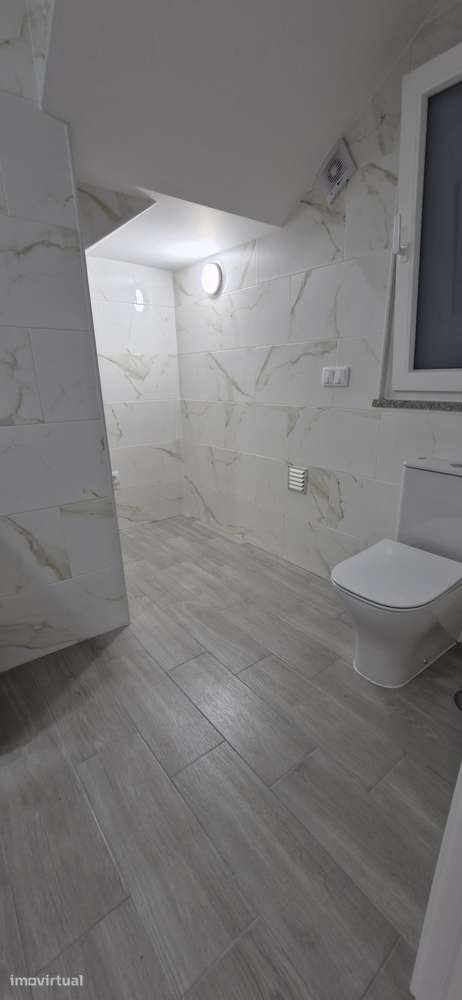 Moradia T5 isolada com garagem, jardim e vista campo - Grande imagem: 2/27