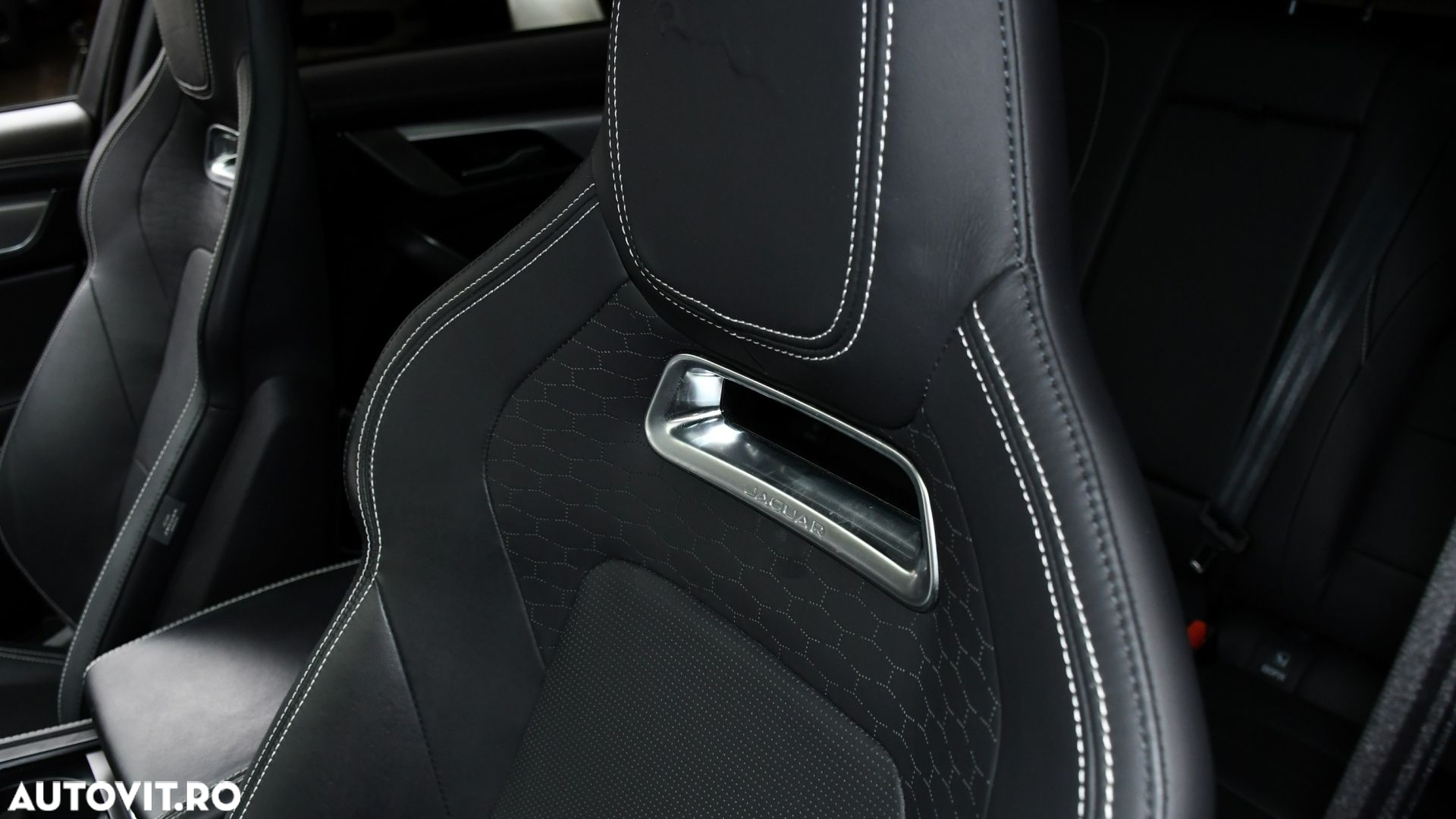 Jaguar F-Pace P400e AWD R-Dynamic SE - 15