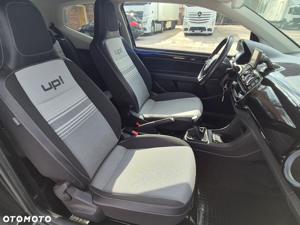 Volkswagen up! 1.0 street - 31