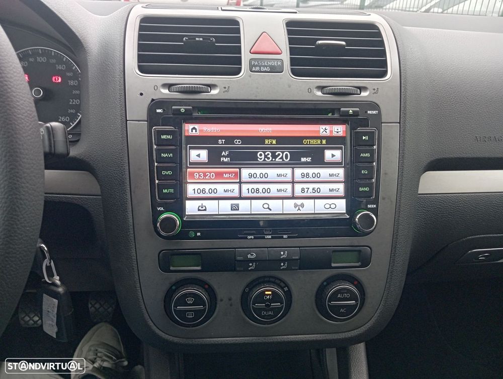 VW Golf 2.0 TDi Confortline - 9