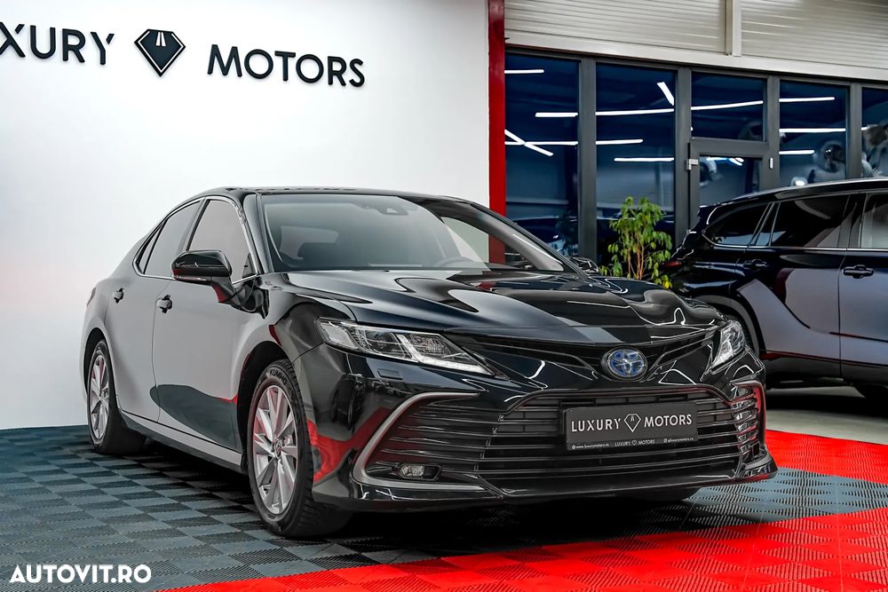 Toyota Camry Luxury - 5