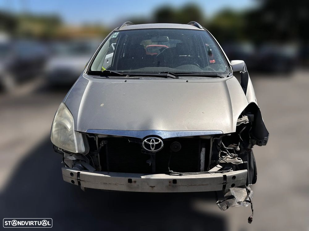 Toyota Corolla Verso E12 2.0 D-4D de 2002 para peças - 4