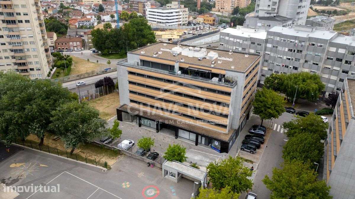 Apartamento T4 em Santa Marinha (Devesas) GN/02444PG