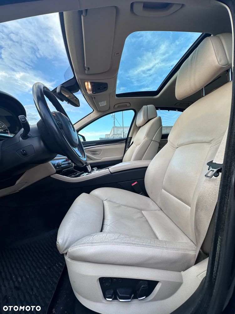 BMW Seria 5 525d xDrive - 14