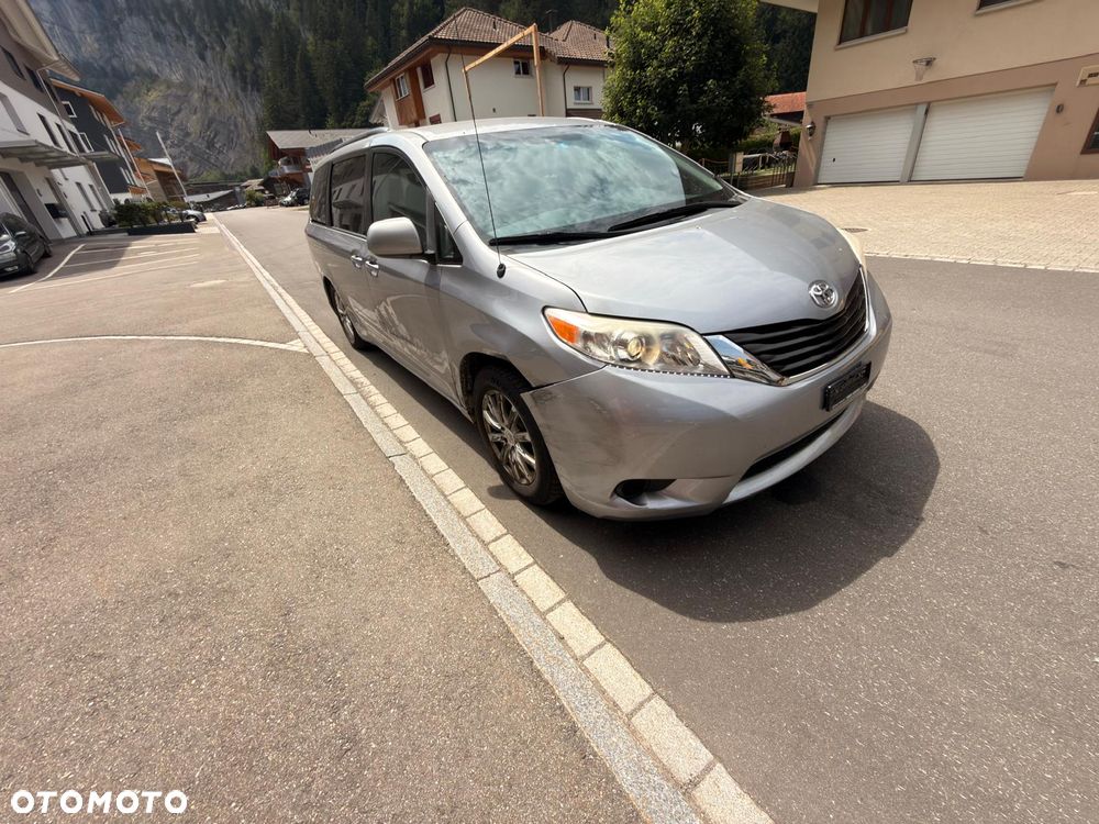 Toyota Sienna 3.5 LE AWD - 3