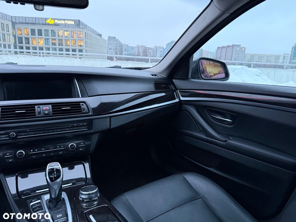BMW Seria 5 528i xDrive - 22
