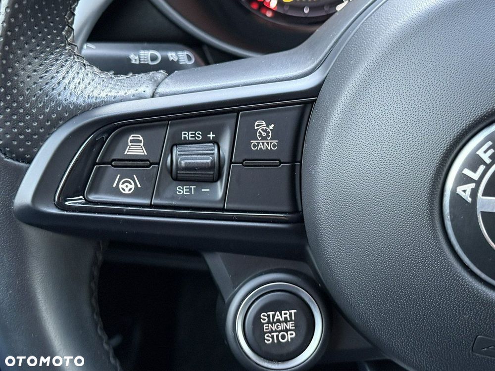 Alfa Romeo Giulia 2.0 Turbo 16V AT8-Q4 Veloce - 29