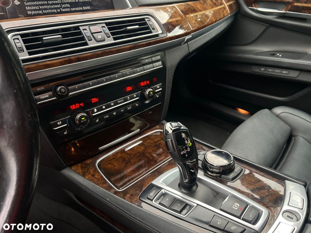 BMW Seria 7 740i - 12