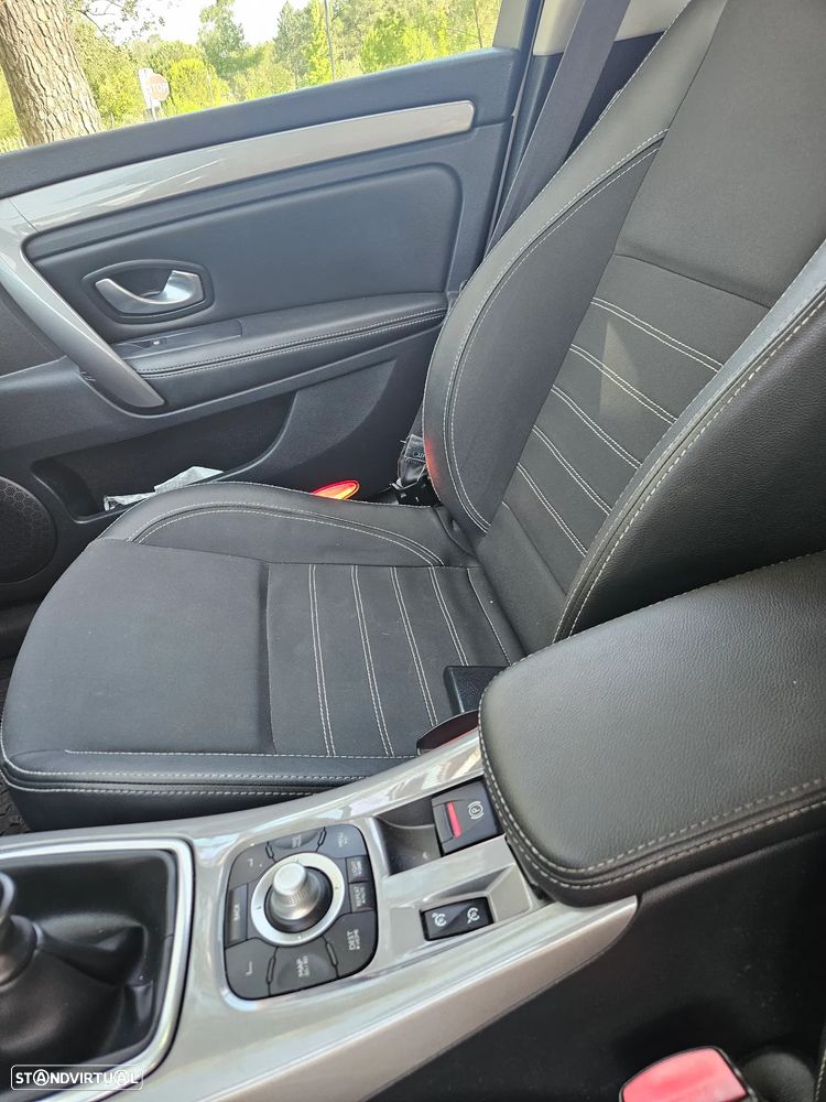Renault Laguna Break 1.5 dCi SE Black Line 110g - 14