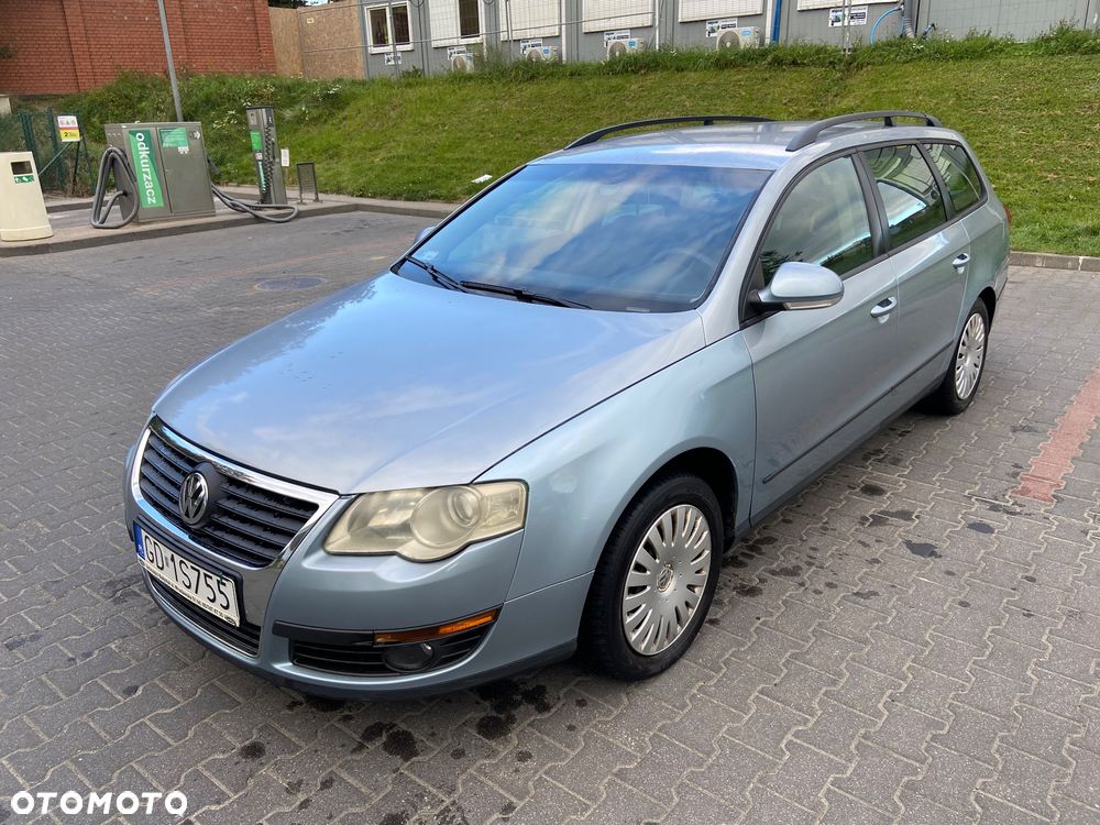 Volkswagen Passat 1.6 Basis - 1