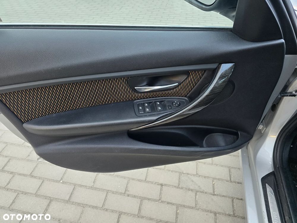 BMW Seria 3 320d - 30
