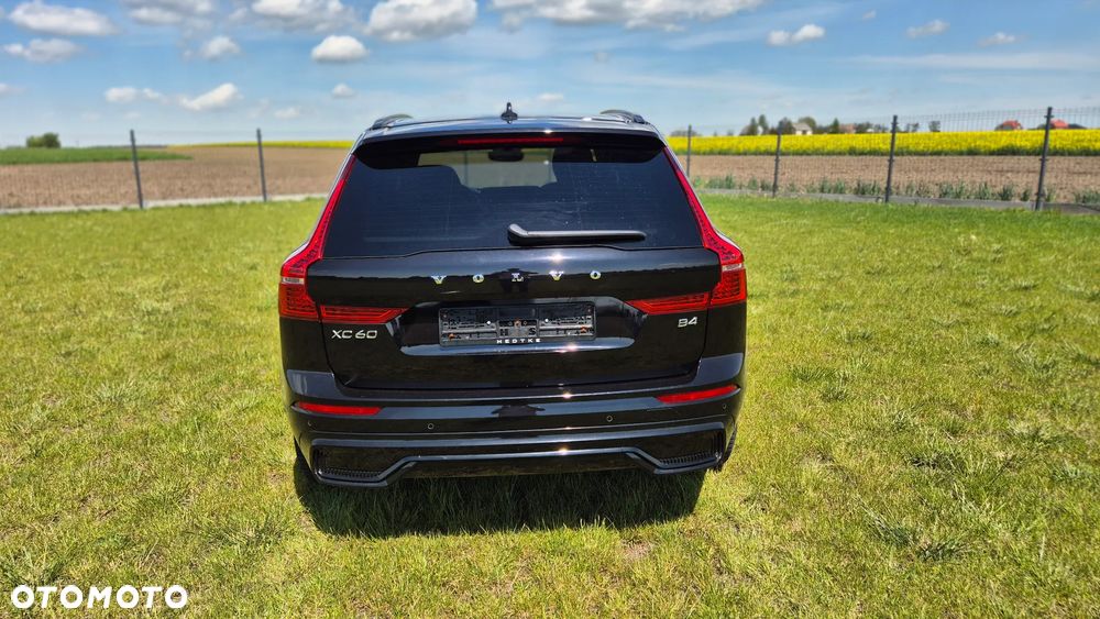 Volvo XC 60 B4 D Plus Dark - 4
