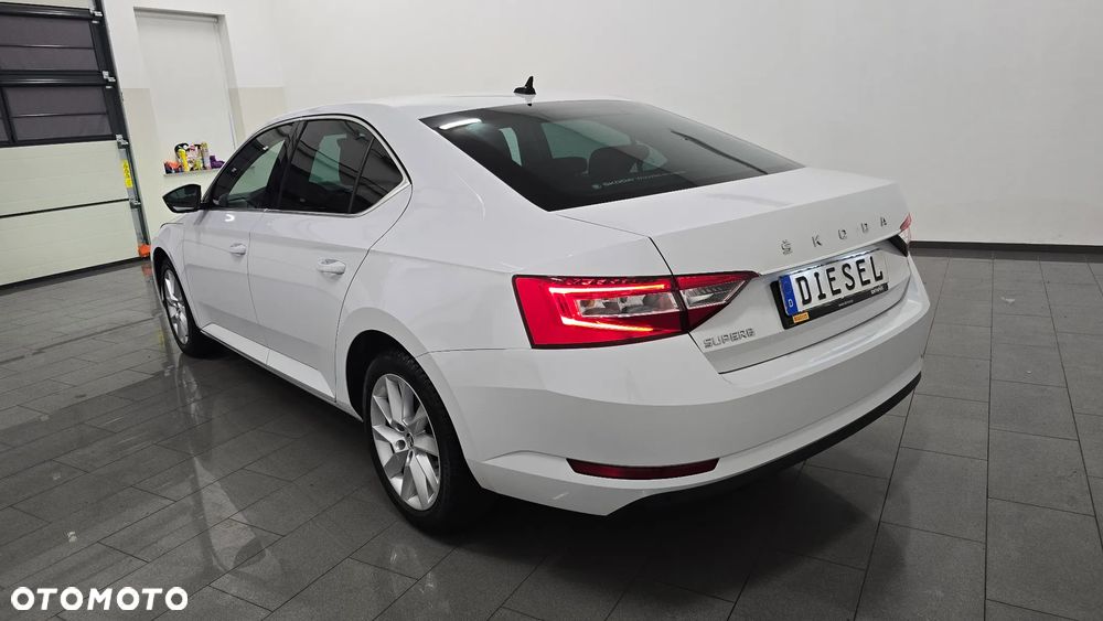 Skoda Superb 2.0 TDI SCR Style DSG - 4